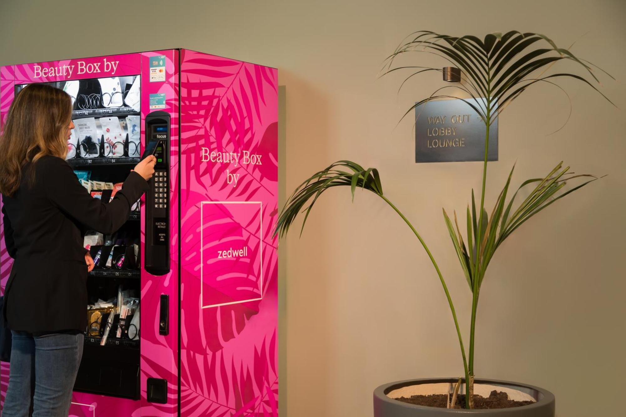 Zedwell Piccadilly Circus Hotel Лондон Екстериор снимка